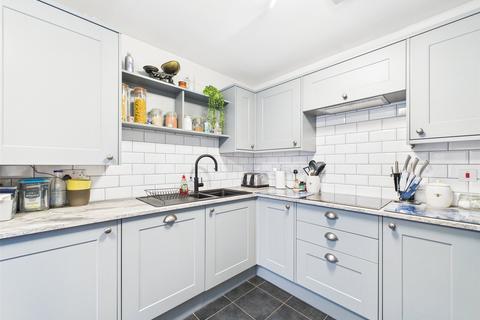 4 bedroom semi-detached house to rent, Thatcham Avenue Kingsway, Quedgeley, Gloucester, Gloucestershire, GL2