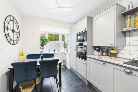 4 bedroom semi-detached house to rent, Thatcham Avenue Kingsway, Quedgeley, Gloucester, Gloucestershire, GL2