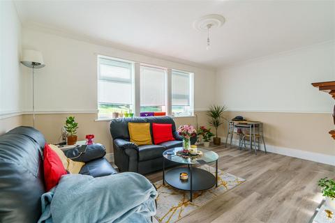 2 bedroom flat to rent, *6th July 2026* Church Road, Gosforth, NE3