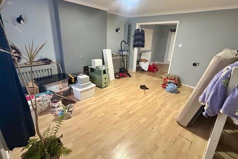 5 bedroom semi-detached house to rent, Luddesdown Road, Toothill, Swindon