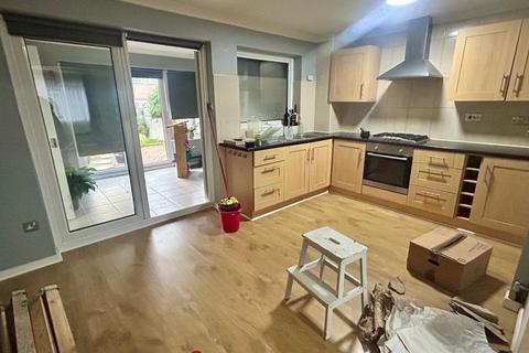 5 bedroom semi-detached house to rent, Luddesdown Road, Toothill, Swindon