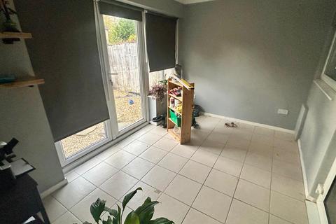 5 bedroom semi-detached house to rent, Luddesdown Road, Toothill, Swindon