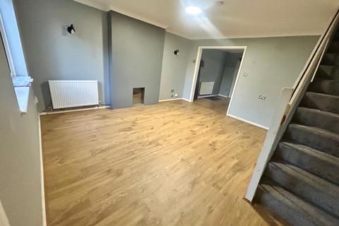 5 bedroom semi-detached house to rent, Luddesdown Road, Toothill