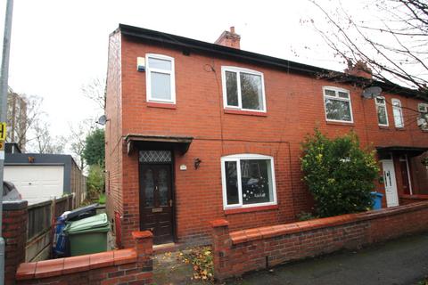 3 bedroom end of terrace house to rent, Montgomery Street, Oldham, OL8