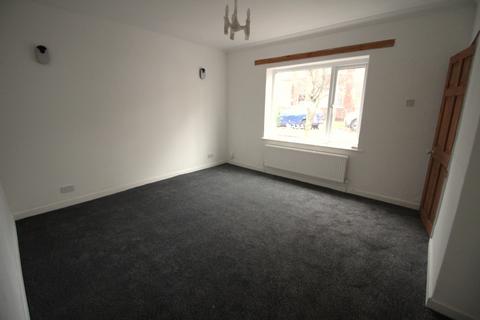 3 bedroom end of terrace house to rent, Montgomery Street, Oldham, OL8