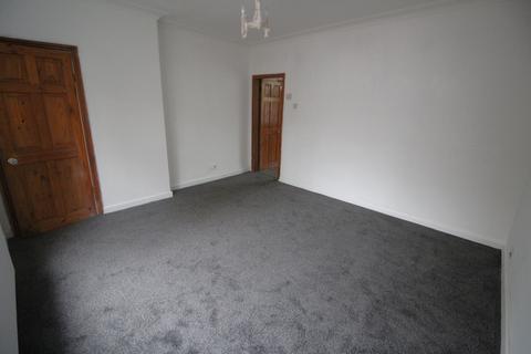 3 bedroom end of terrace house to rent, Montgomery Street, Oldham, OL8
