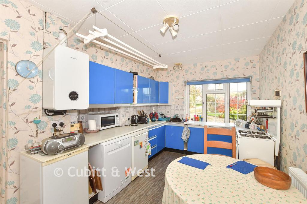 Kitchen/ Breakfast Room