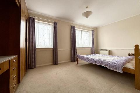 undefined, The Shires, Old Bedford Road Area, Luton, Bedfordshire, LU2 7QA