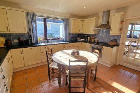 3 bedroom detached house for sale, Hilbre Road, St Helens, Isle of Wight, PO33 1TJ