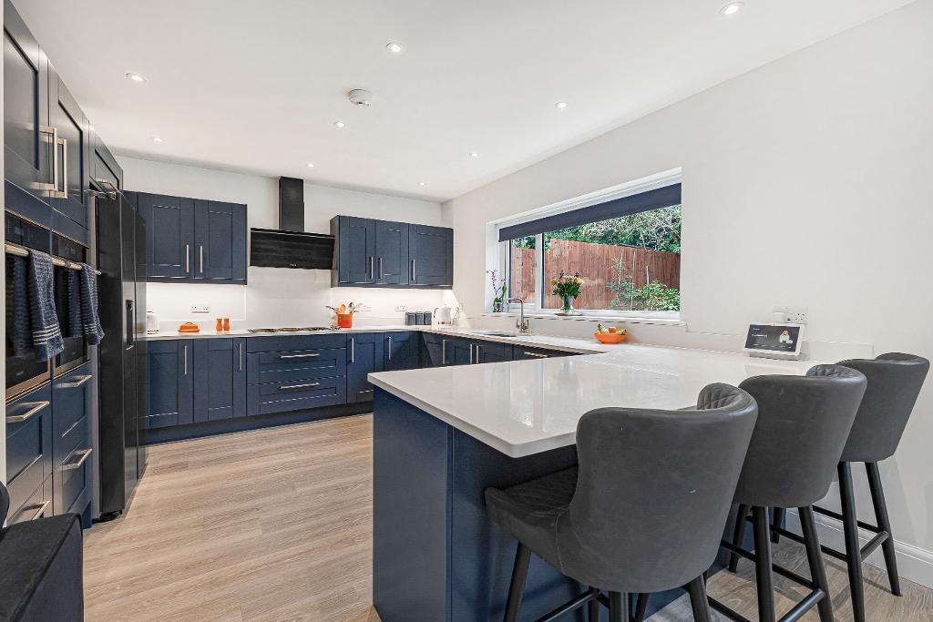 Open plan lounge/dining/kitchen