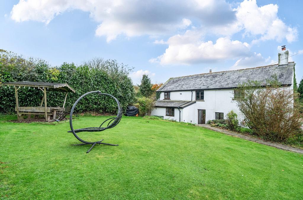 1369615-5-6908d12...