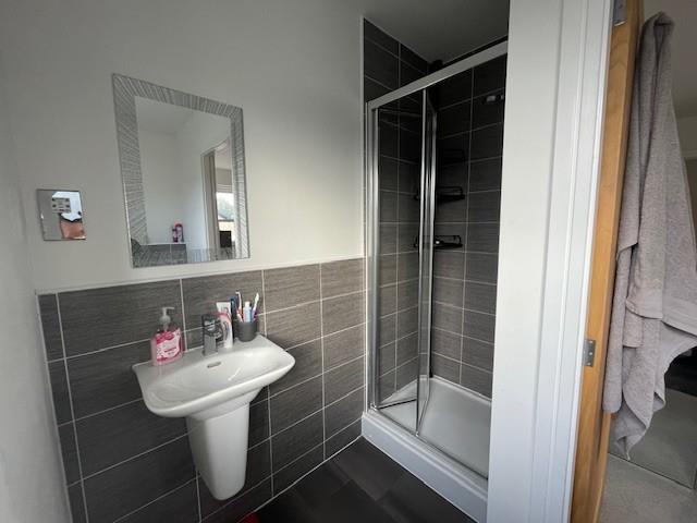 Bed 1 Ensuite.jpg