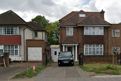 2 bedroom apartment to rent, Gunnersbury Avenue, Ealing, London W5