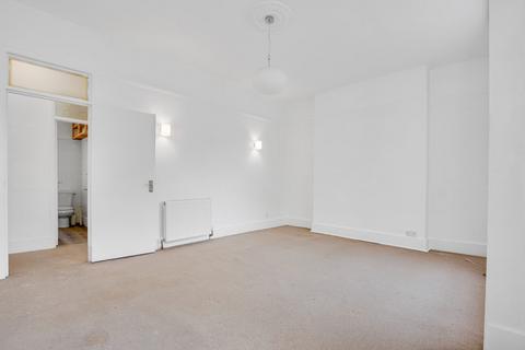 2 bedroom ground floor flat to rent, Myddelton Square, London EC1R