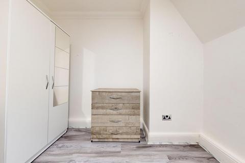 3 bedroom flat to rent, Euston, London NW1