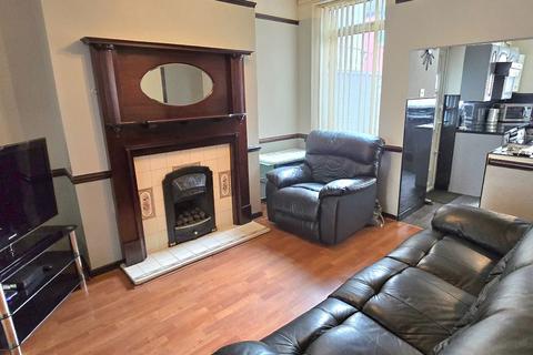 3 bedroom terraced house to rent, Cowley Road, Liverpool