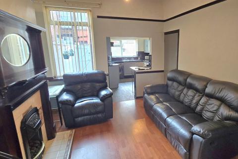 3 bedroom terraced house to rent, Cowley Road, Liverpool