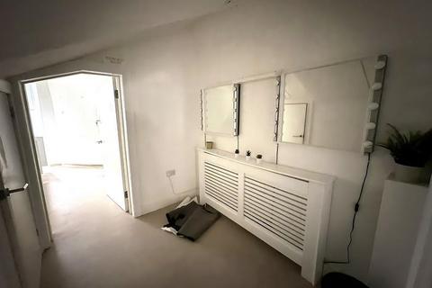 Retail property (high street) to rent, 131 Gilmore Pl Edinburgh EH3 9PP