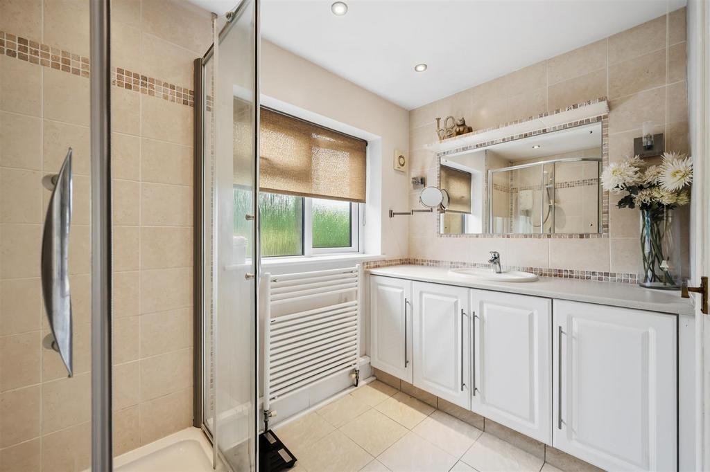 Bedroom One en-suite.jpg
