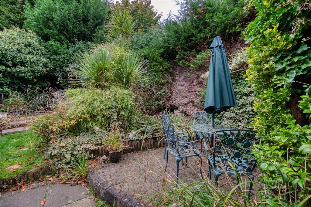 Garden - dining patio.jpg