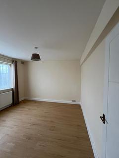 2 bedroom flat to rent, Wendover Court Western Avenue, Acton W3