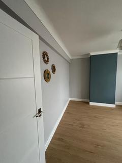 2 bedroom flat to rent, Wendover Court Western Avenue, Acton W3