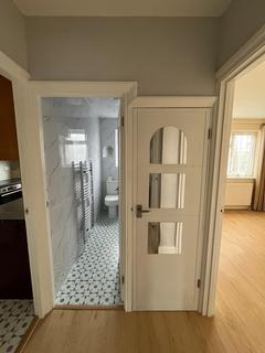 2 bedroom flat to rent, Wendover Court Western Avenue, Acton W3