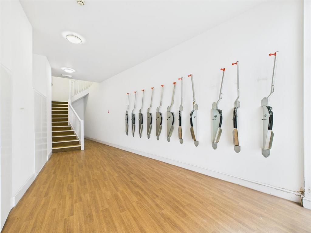 CAM02885 G0-PR0506-STILL017.jpg