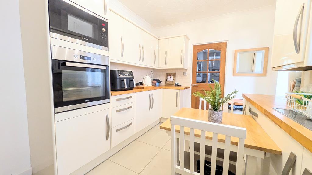 Pxl 20251107 125303602~2