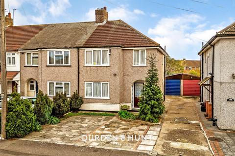 Carnforth Gardens, Hornchurch, RM12