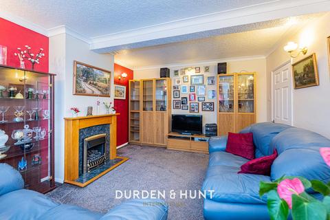 3 bedroom end of terrace house for sale, Carnforth Gardens, Hornchurch, RM12