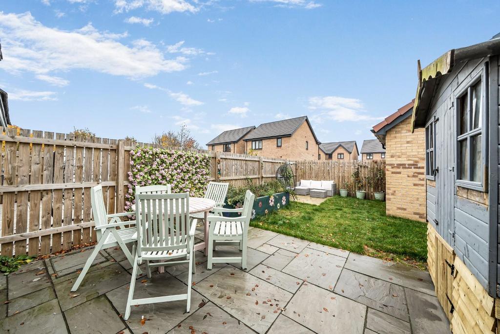 Rear garden 1.jpg
