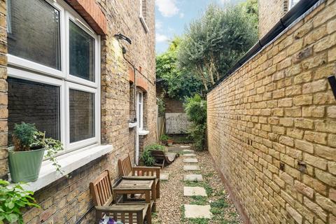 2 bedroom flat for sale, Fletcher Road, London W4
