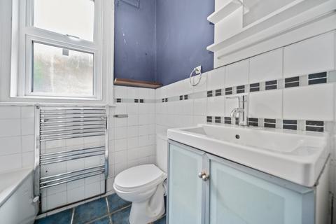 2 bedroom flat for sale, Fletcher Road, London W4