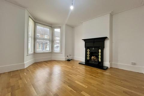 3 bedroom end of terrace house to rent, Park Road, Sittingbourne ME10