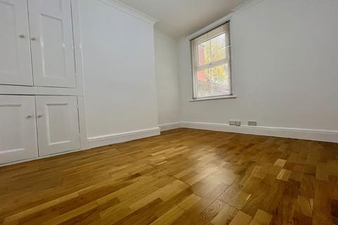 3 bedroom end of terrace house to rent, Park Road, Sittingbourne ME10