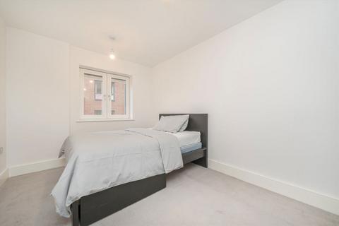 2 bedroom flat for sale, Wolverton Gardens, London W6