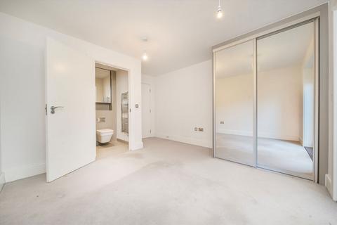 2 bedroom flat for sale, Wolverton Gardens, London W6