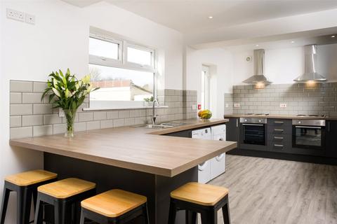 6 bedroom semi-detached house to rent, Landseer Avenue, Lockleaze, Bristol, Bristol, BS7