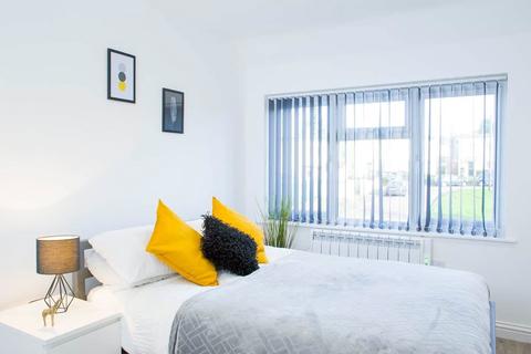 6 bedroom semi-detached house to rent, Landseer Avenue, Lockleaze, Bristol, Bristol, BS7