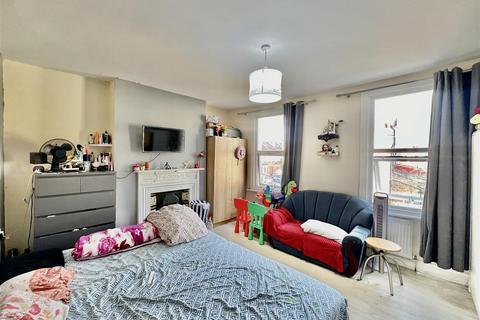 2 bedroom maisonette for sale, 15 Cecil Road, Hounslow TW3
