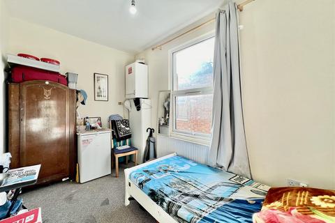 2 bedroom maisonette for sale, 15 Cecil Road, Hounslow TW3