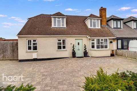 4 bedroom semi-detached house for sale, Hazlemere Road, Benfleet
