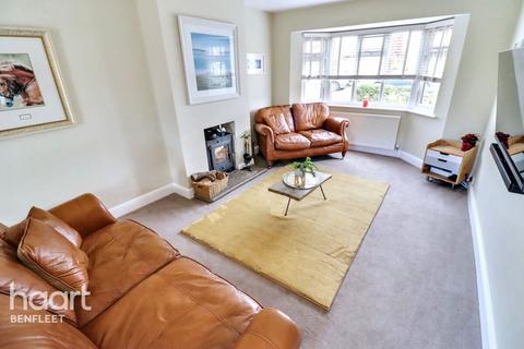 4 bedroom semi-detached house for sale, Hazlemere Road, Benfleet