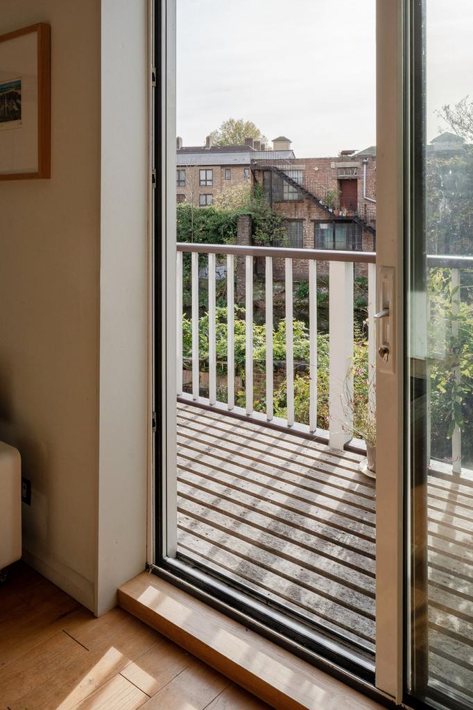 318630 - Vicar's Close, London E9 - high res-07...