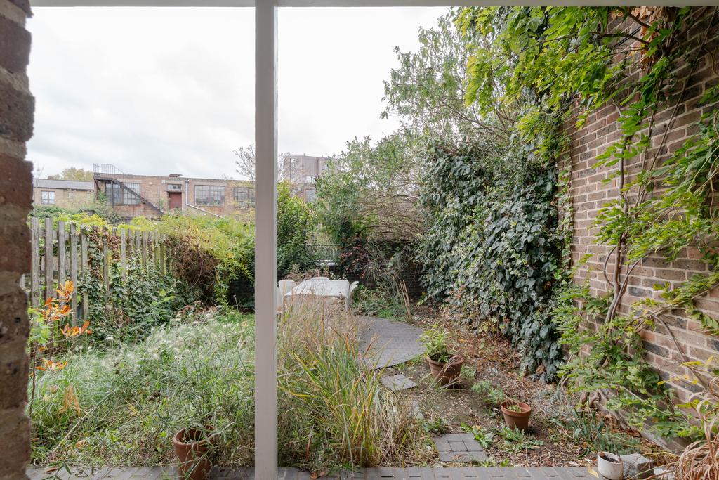 318637 - Vicar's Close, London E9 - high res-07...