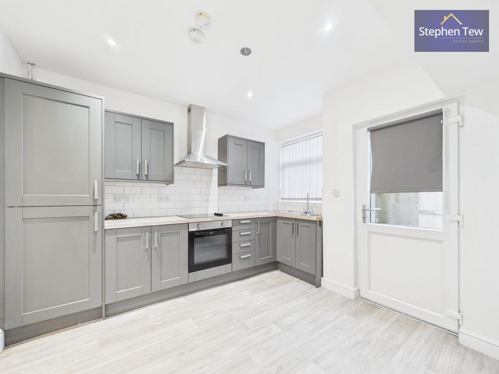 Kitchen/ Dining Room