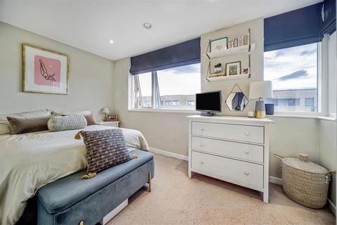 1 bedroom flat for sale, Angel Lane, London SE17