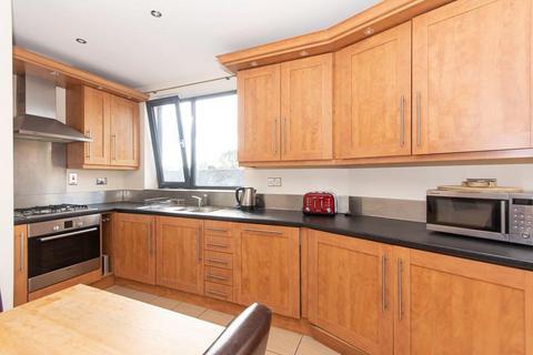 2 bedroom flat to rent, Icon Apartments, Cluny Place