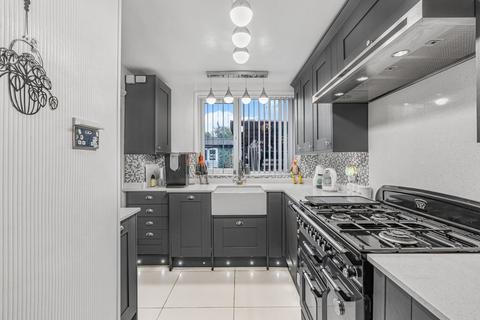 2 bedroom end of terrace house for sale, Hengrove Crescent, Ashford, TW15